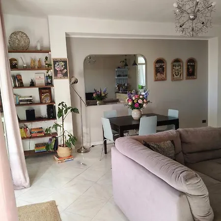 Apartament Penthouse In Area With Very Large Terrace *